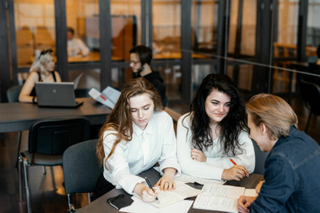 Studenti Euroškoly Praha v&nbsp;aule I.